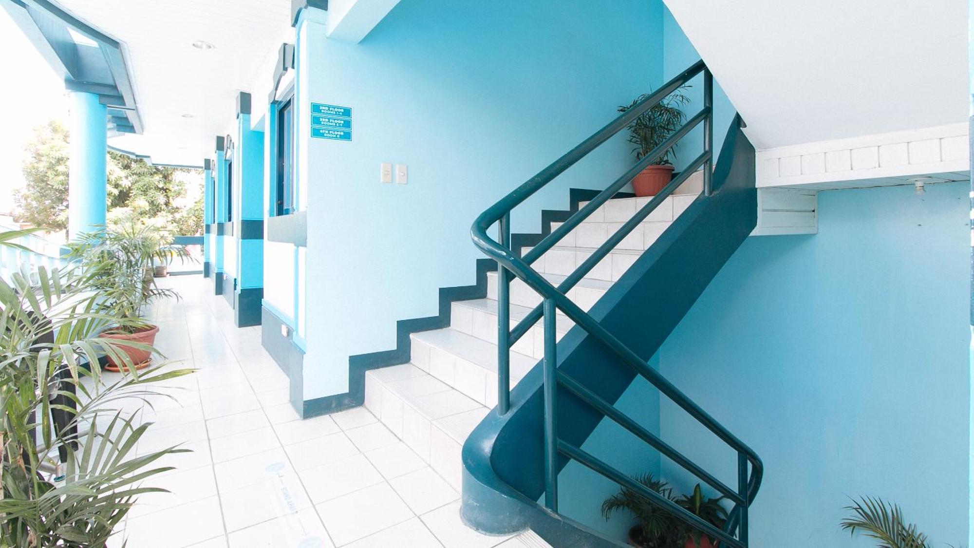 RedDoorz Plus Villa Gloria Taguig - Vaccinated Staff Esterno foto