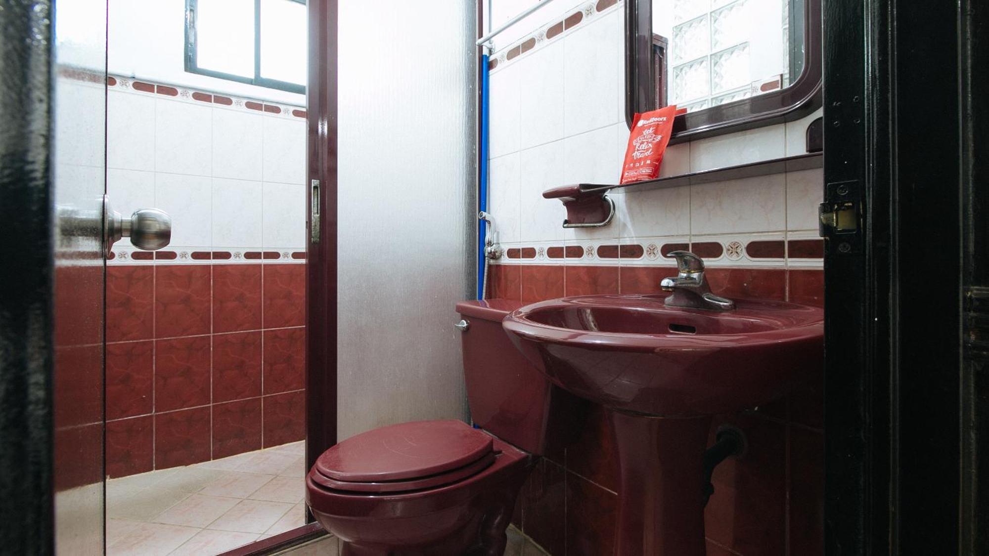 RedDoorz Plus Villa Gloria Taguig - Vaccinated Staff Esterno foto