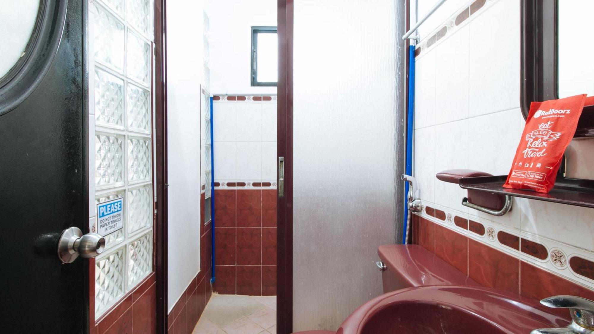 RedDoorz Plus Villa Gloria Taguig - Vaccinated Staff Esterno foto