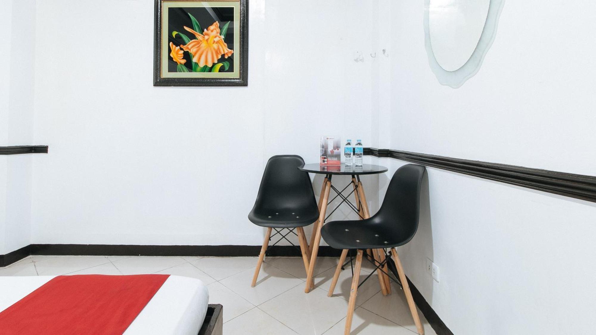 RedDoorz Plus Villa Gloria Taguig - Vaccinated Staff Esterno foto