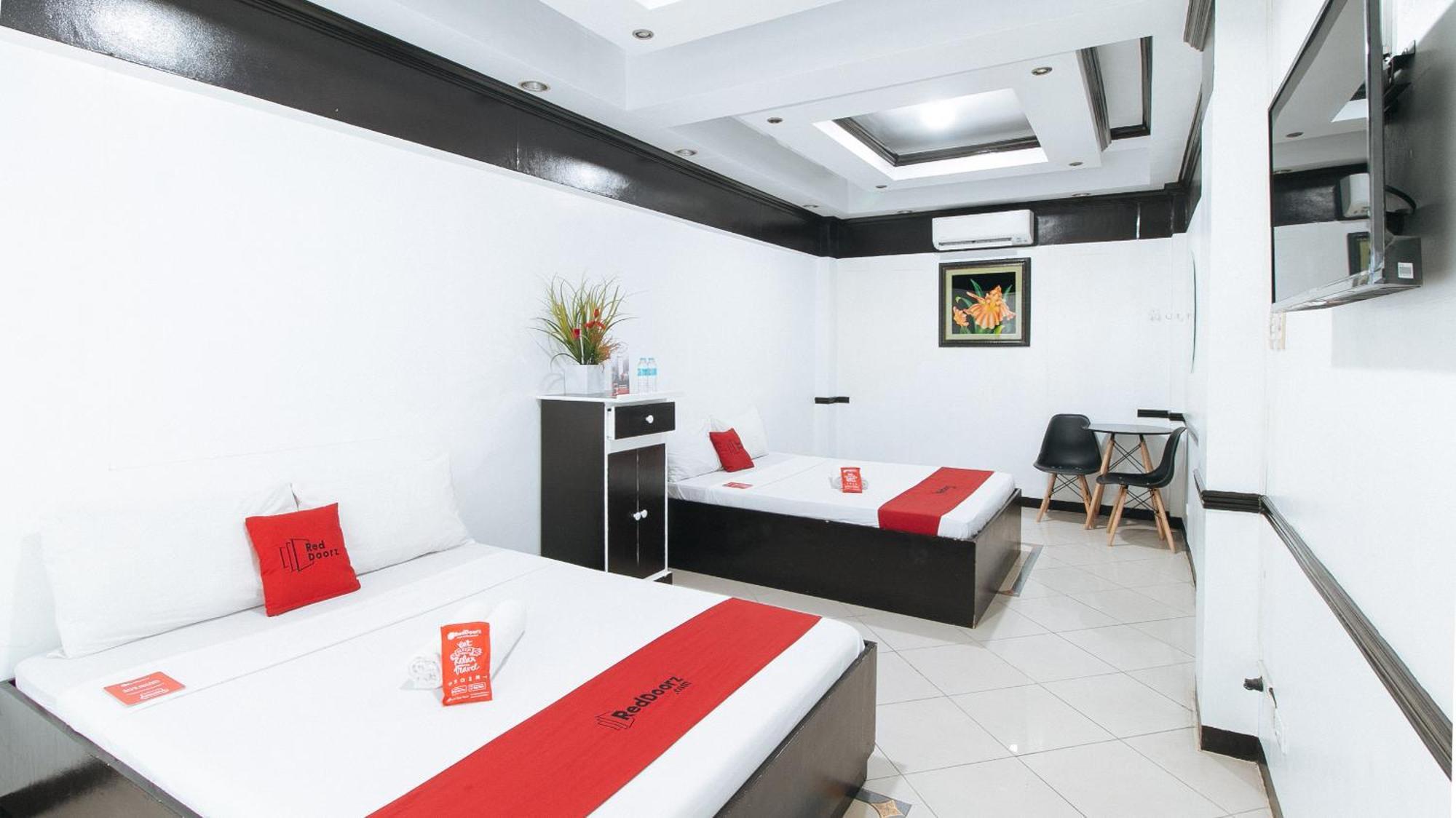 RedDoorz Plus Villa Gloria Taguig - Vaccinated Staff Esterno foto