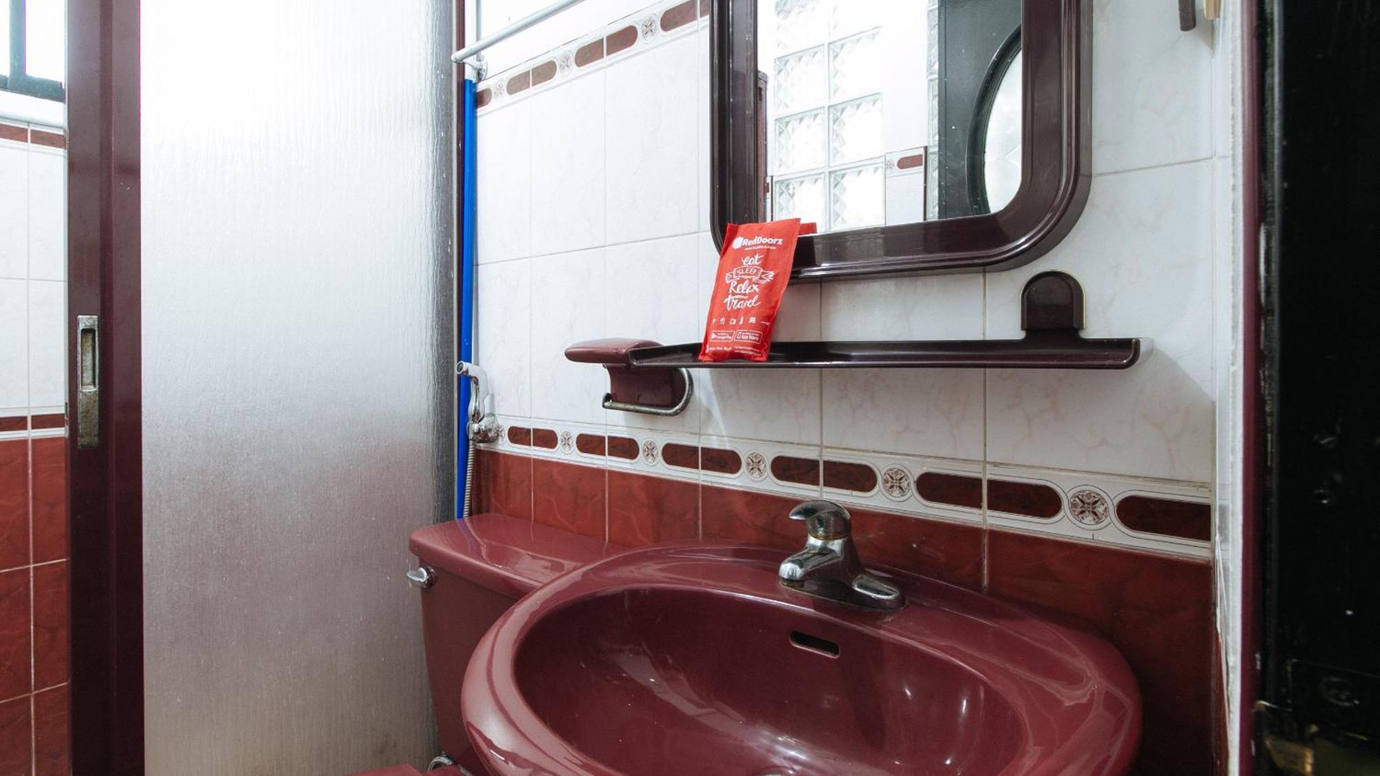 RedDoorz Plus Villa Gloria Taguig - Vaccinated Staff Esterno foto