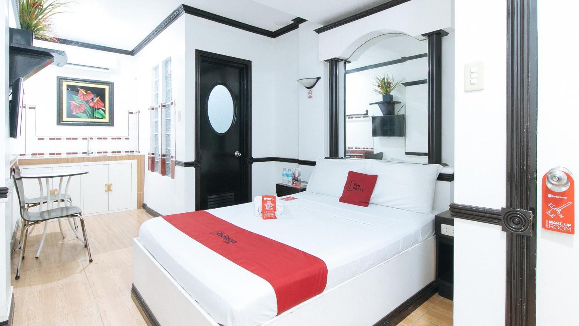 RedDoorz Plus Villa Gloria Taguig - Vaccinated Staff Esterno foto