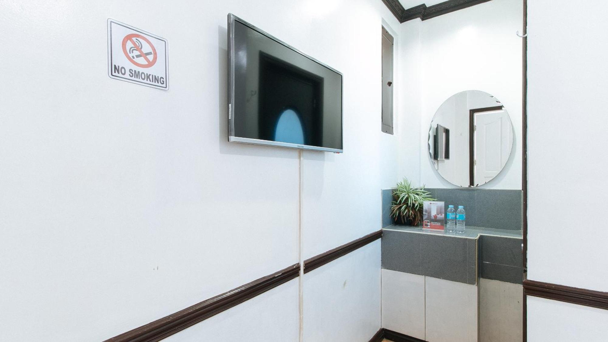 RedDoorz Plus Villa Gloria Taguig - Vaccinated Staff Esterno foto