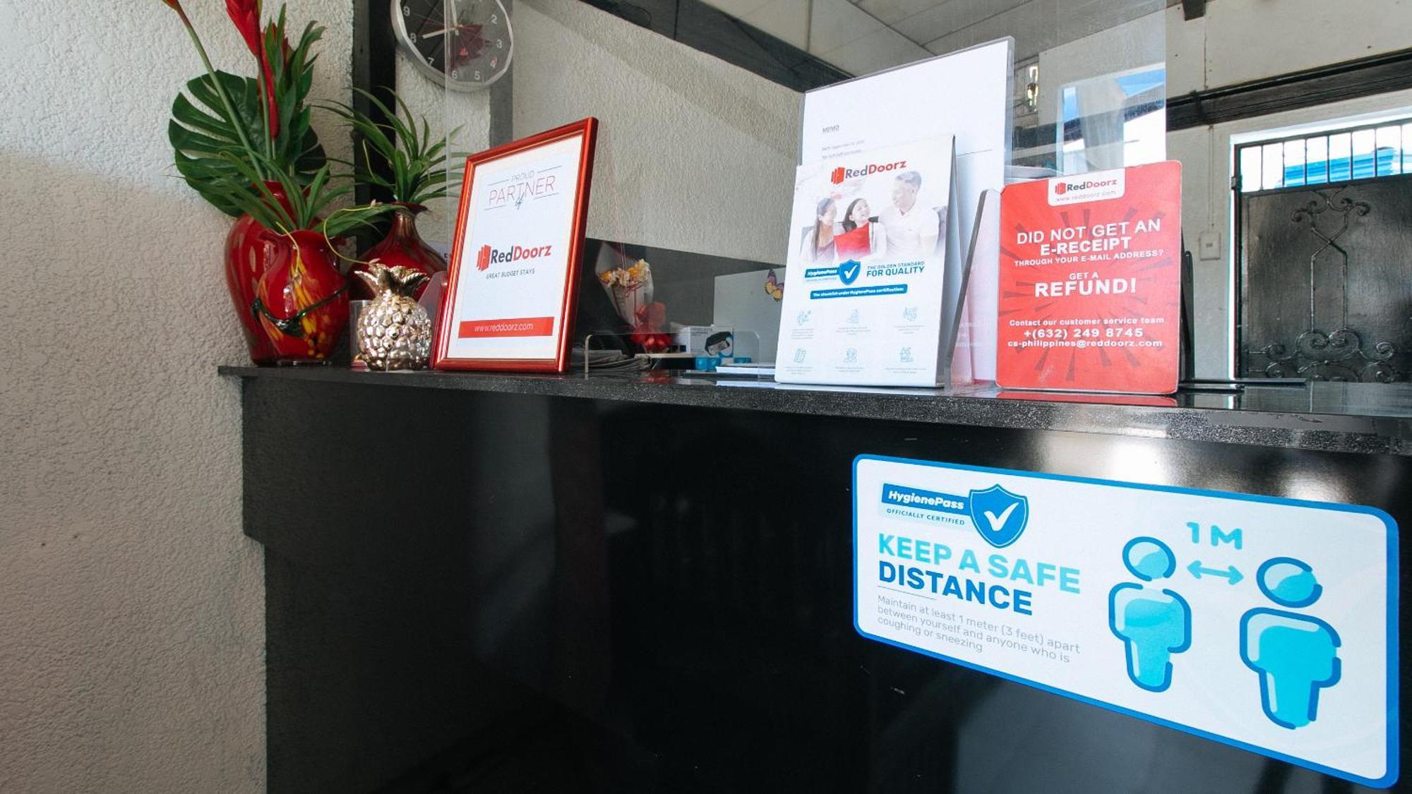 RedDoorz Plus Villa Gloria Taguig - Vaccinated Staff Esterno foto