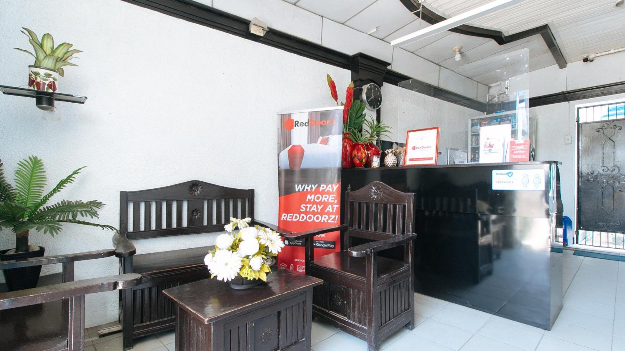 RedDoorz Plus Villa Gloria Taguig - Vaccinated Staff Esterno foto