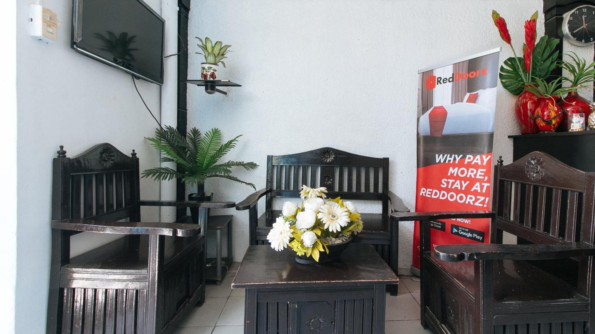 RedDoorz Plus Villa Gloria Taguig - Vaccinated Staff Esterno foto